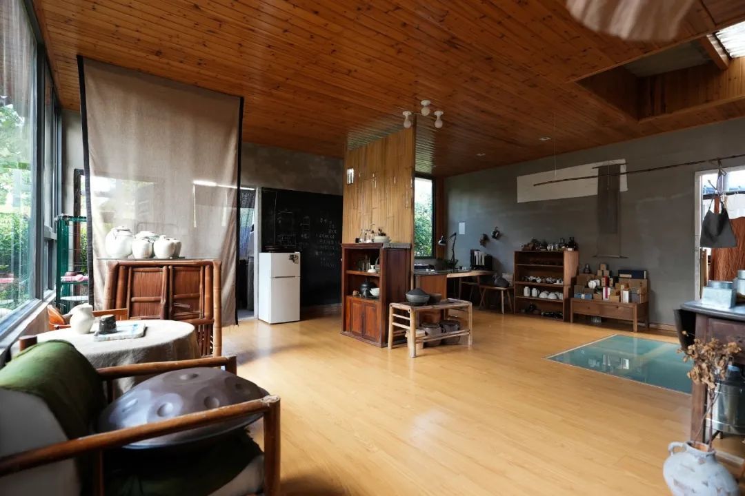 Người phụ nữ 37 tuổi cải tạo căn hộ 45m&sup2; th&agrave;nh nơi ai cũng muốn gh&eacute;: Kh&ocirc;ng điều h&ograve;a, &iacute;t d&ugrave;ng điện thoại, đồ cũ cũng th&agrave;nh đẹp - Ảnh 12.