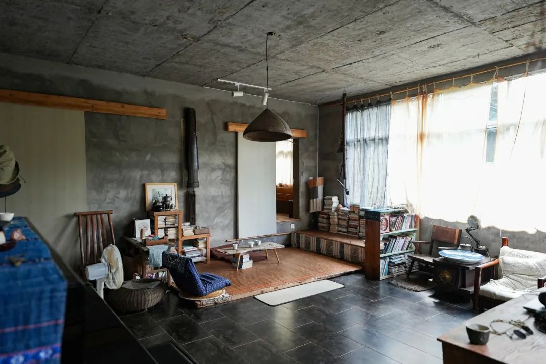 Người phụ nữ 37 tuổi cải tạo căn hộ 45m&sup2; th&agrave;nh nơi ai cũng muốn gh&eacute;: Kh&ocirc;ng điều h&ograve;a, &iacute;t d&ugrave;ng điện thoại, đồ cũ cũng th&agrave;nh đẹp - Ảnh 13.