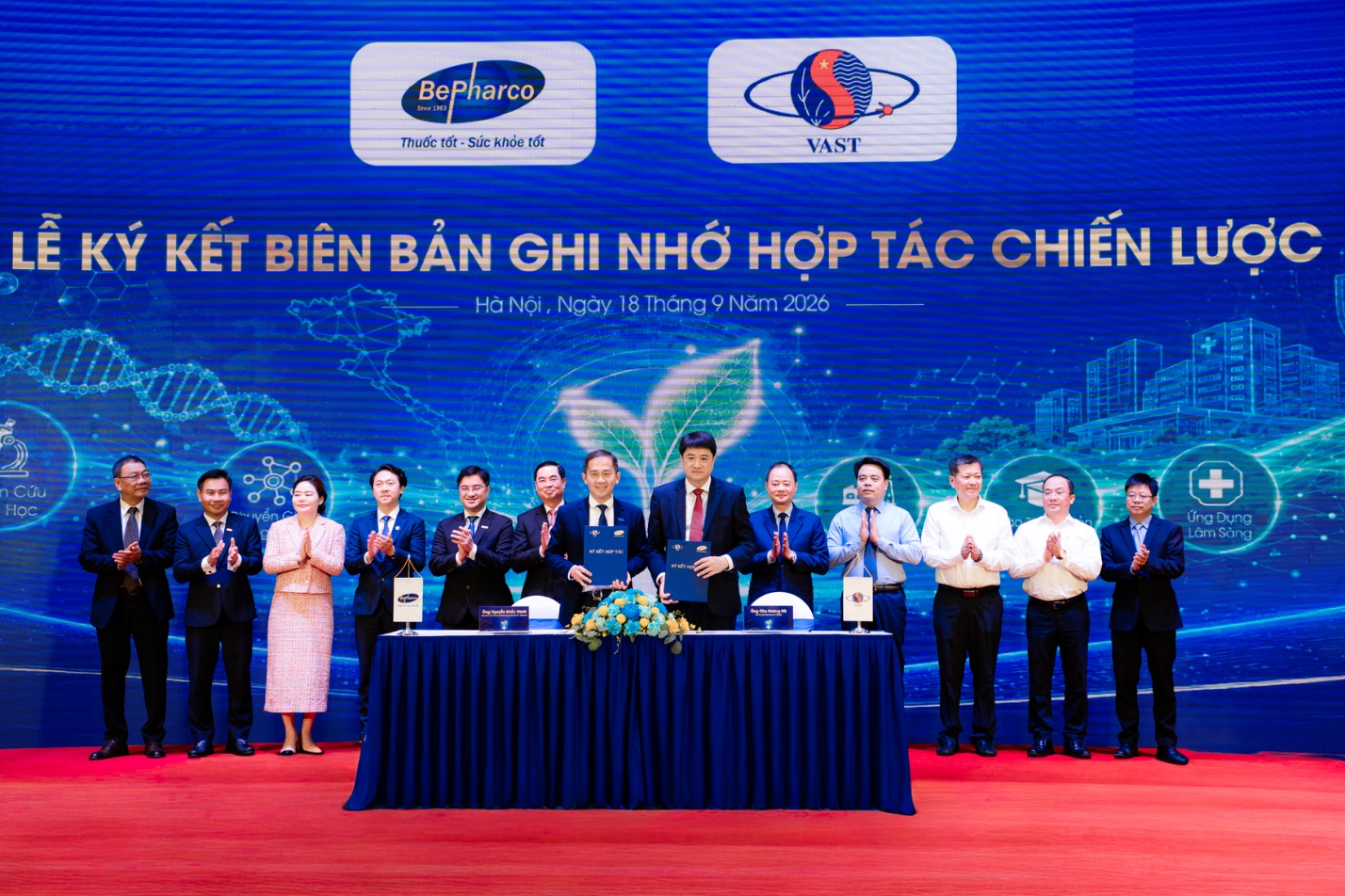 VAST ký kết hợp tác chiến lược với doanh nghiệp dược, bệnh viện và trường đại học - Ảnh 1.
