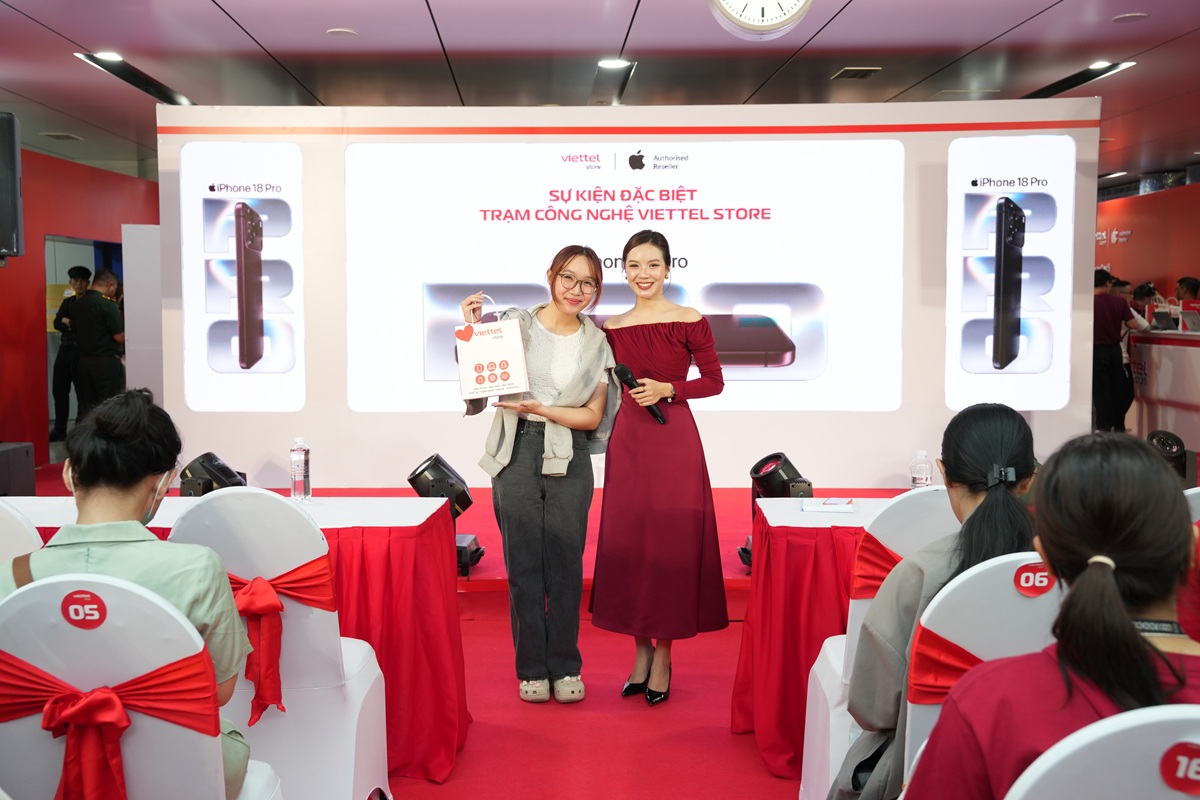 Khách hàng Viettel Store được trải nghiệm iPhone 18 Pro series giữa không gian Metro Bến Thành - Ảnh 2.