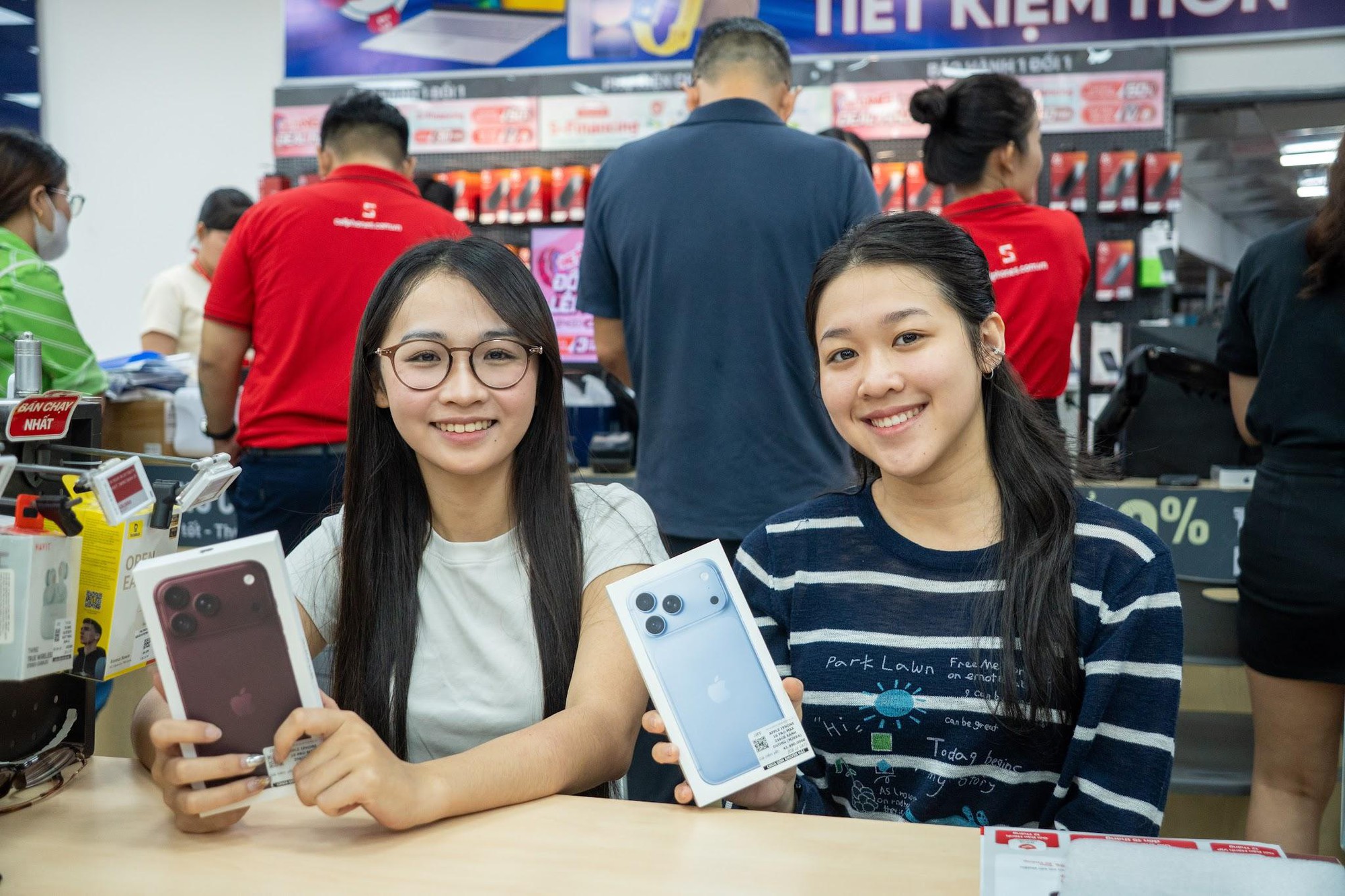 &rlm;CellphoneS bắt đầu giao iPhone 18 Pro v&agrave; 18 Pro Max cho kh&aacute;ch h&agrave;ng đặt trước.&rlm; - Ảnh 1.