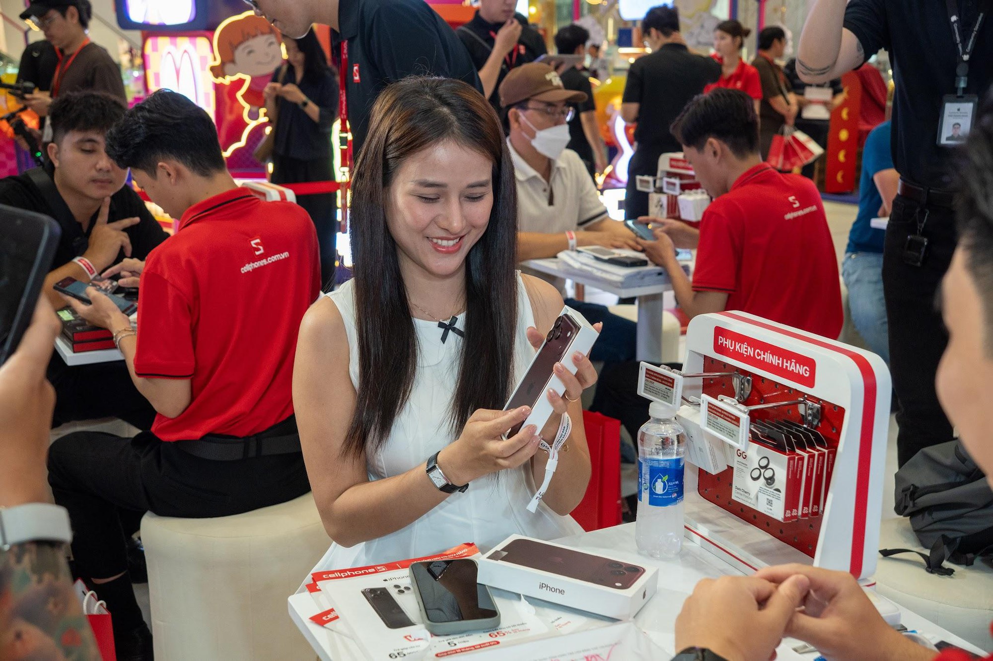 &rlm;CellphoneS bắt đầu giao iPhone 18 Pro v&agrave; 18 Pro Max cho kh&aacute;ch h&agrave;ng đặt trước.&rlm; - Ảnh 2.