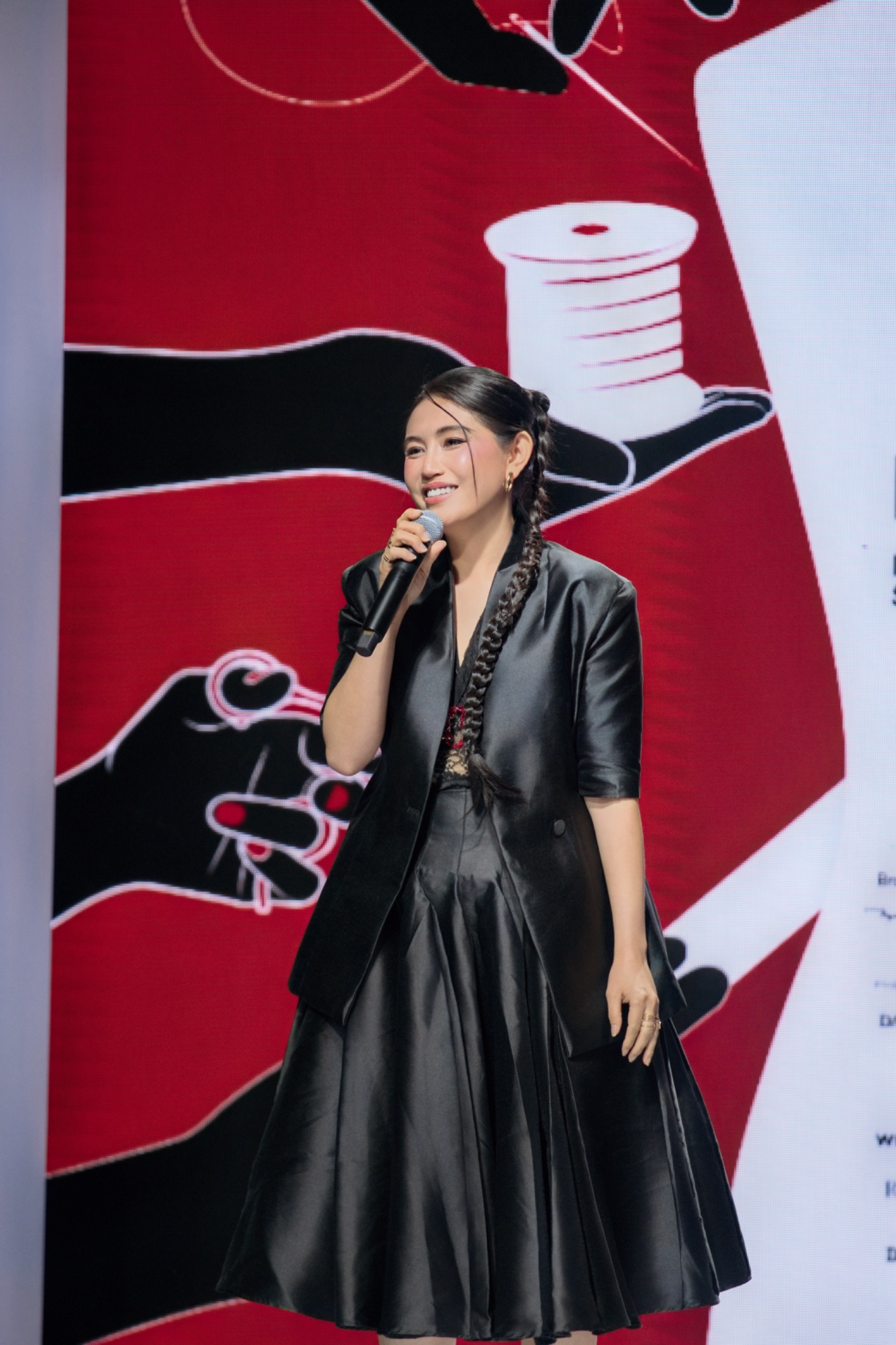 HANGSILK v&agrave; Phan Đăng Ho&agrave;ng đưa &ldquo;Tấm C&aacute;m&rdquo; từ k&yacute; ức Việt đến Milano Fashion Week - Ảnh 4.