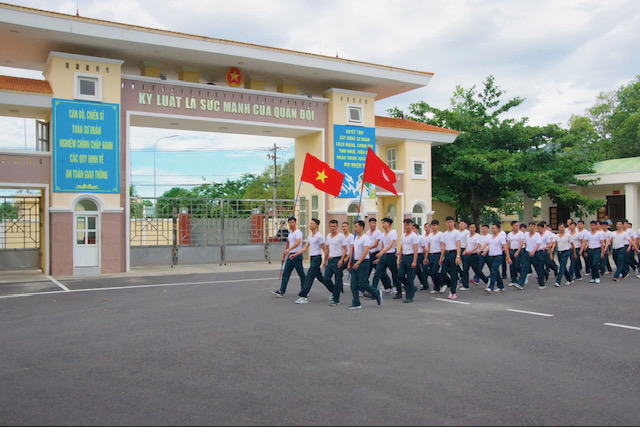 Sư đo&agrave;n 377 hưởng ứng chương tr&igrave;nh &ldquo;C&ugrave;ng Việt Nam tiến bước&rdquo; - Ảnh 1.