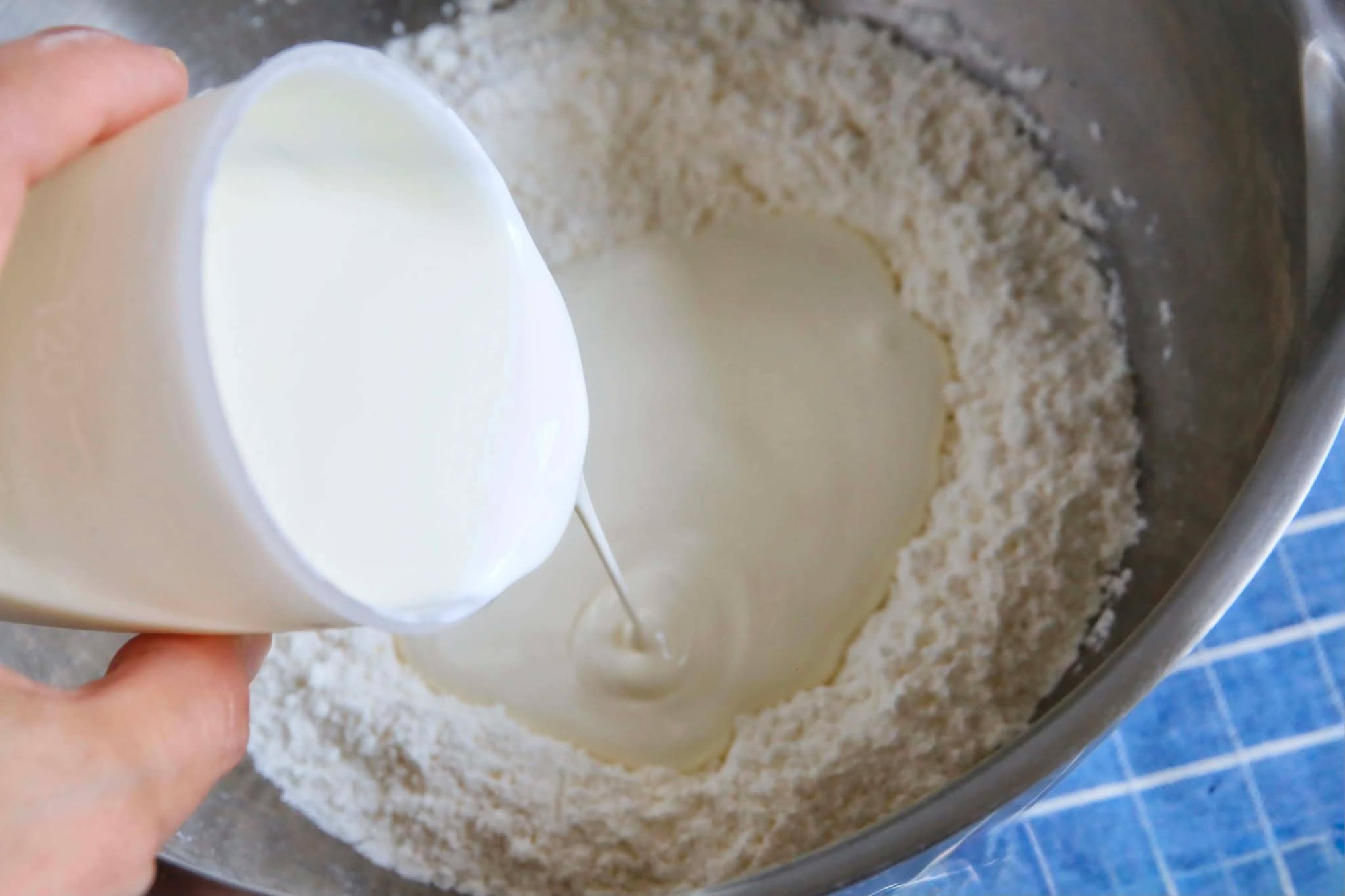 M&oacute;n b&aacute;nh cực dễ l&agrave;m với hương vị tr&aacute;i c&acirc;y thơm lừng, ấm &aacute;p, d&ugrave;ng ăn s&aacute;ng hay uống tr&agrave; chiều đều hợp- Ảnh 11.