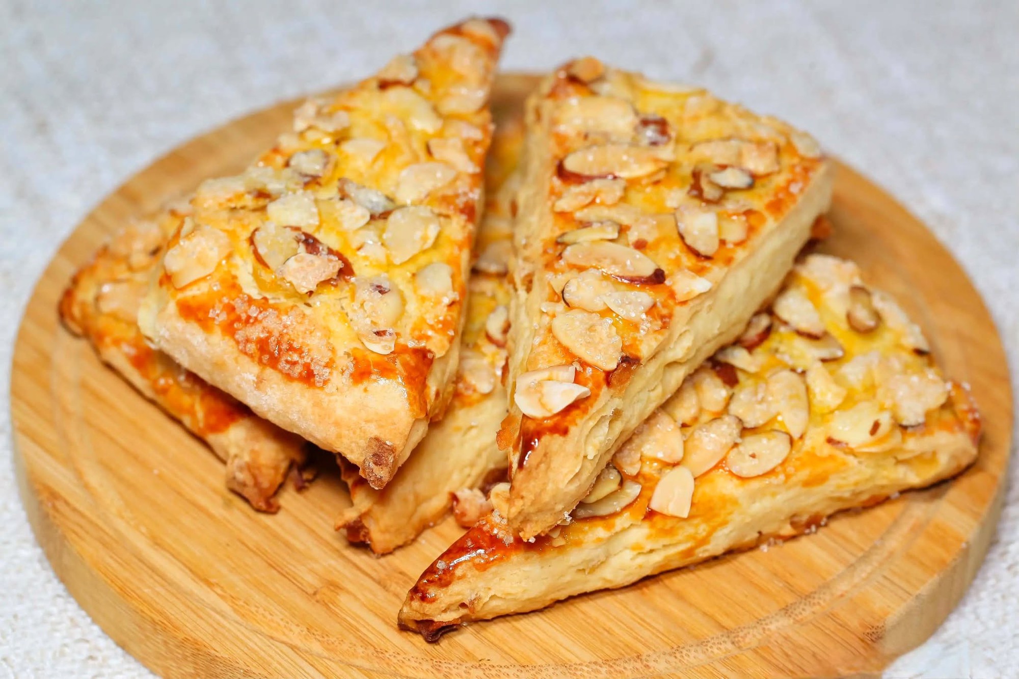M&oacute;n b&aacute;nh cực dễ l&agrave;m với hương vị tr&aacute;i c&acirc;y thơm lừng, ấm &aacute;p, d&ugrave;ng ăn s&aacute;ng hay uống tr&agrave; chiều đều hợp- Ảnh 1.