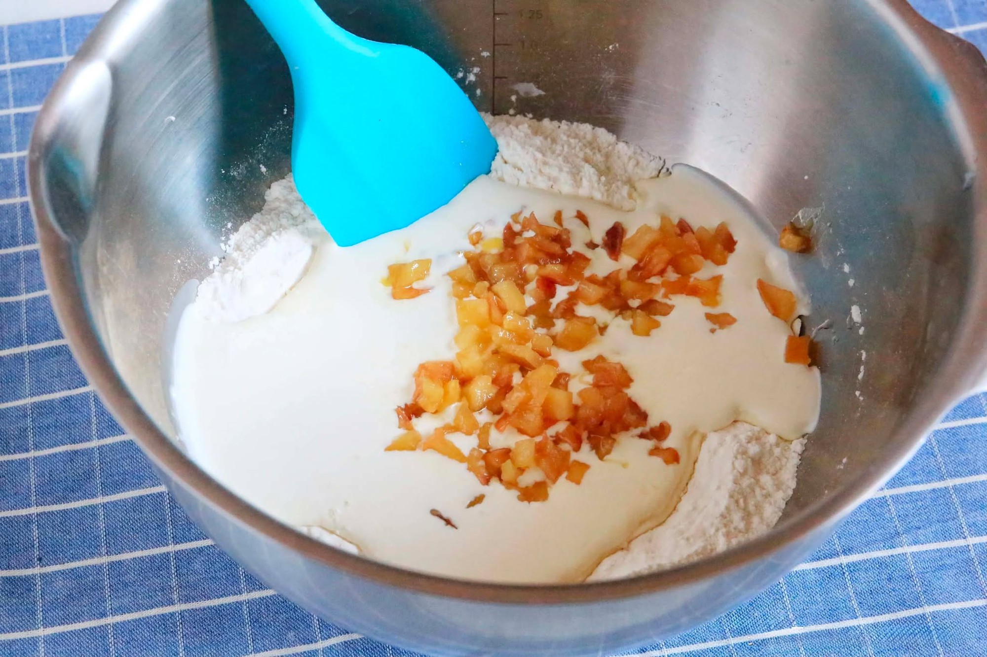 M&oacute;n b&aacute;nh cực dễ l&agrave;m với hương vị tr&aacute;i c&acirc;y thơm lừng, ấm &aacute;p, d&ugrave;ng ăn s&aacute;ng hay uống tr&agrave; chiều đều hợp- Ảnh 12.