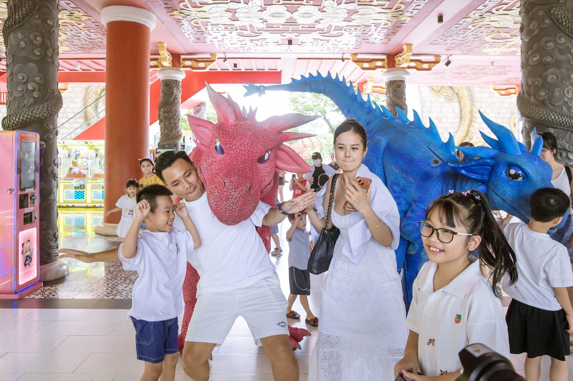 Kỳ nghỉ lễ 2/9: Du khách đổ xô chơi công viên giải trí tại thành phố Quảng Ninh- Ảnh 4.