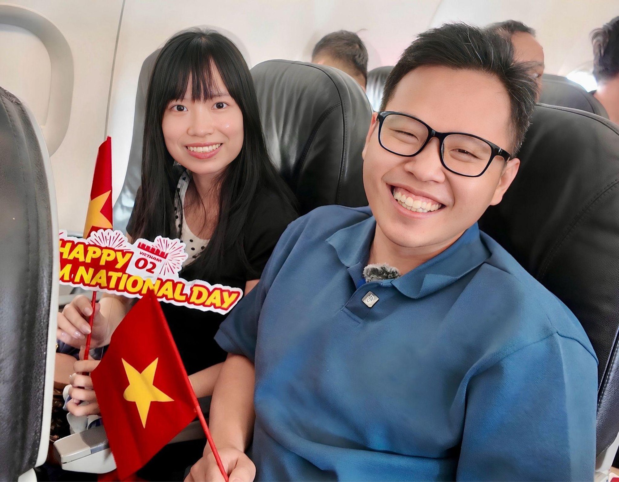 Sắc đỏ sao vàng rực rỡ từ sân bay đến những chuyến bay Vietjet dịp Quốc khánh 2/9 - Ảnh 6.