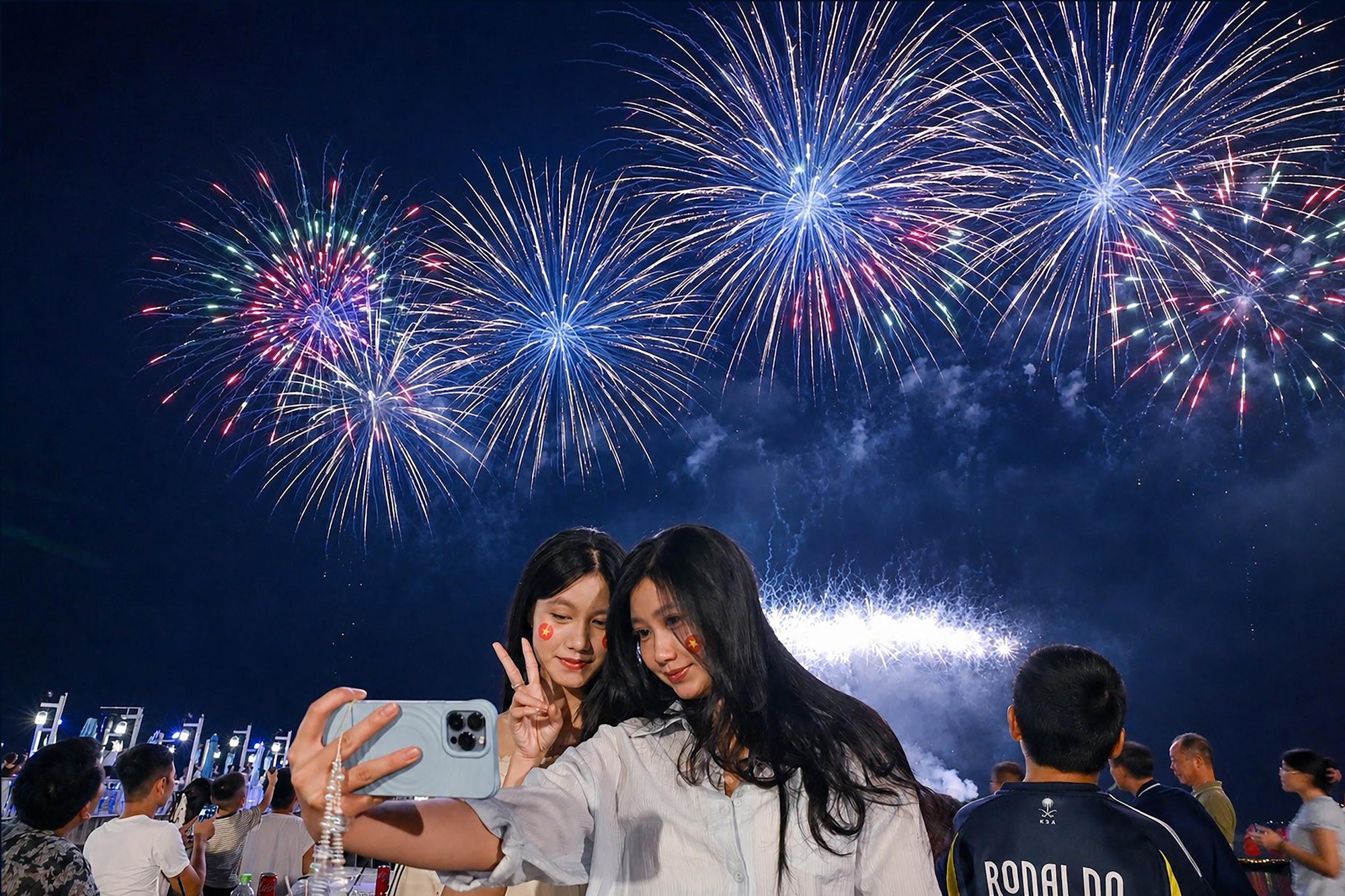 Kỳ nghỉ lễ 2/9: Du khách đổ xô chơi công viên giải trí tại thành phố Quảng Ninh- Ảnh 9.