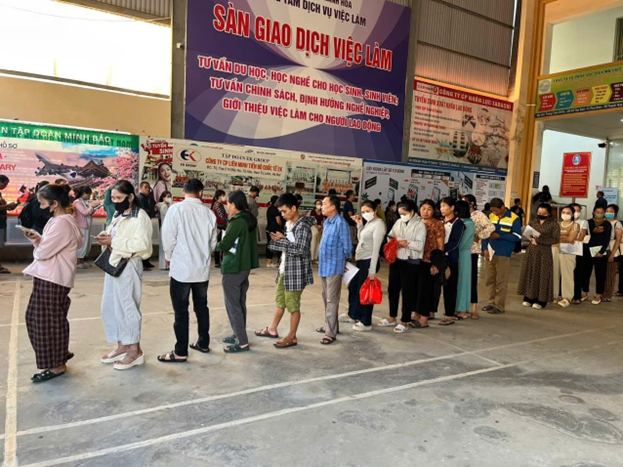 Thanh Hóa kéo gần khoảng cách giữa trợ cấp thất nghiệp và việc làm - Ảnh 2.