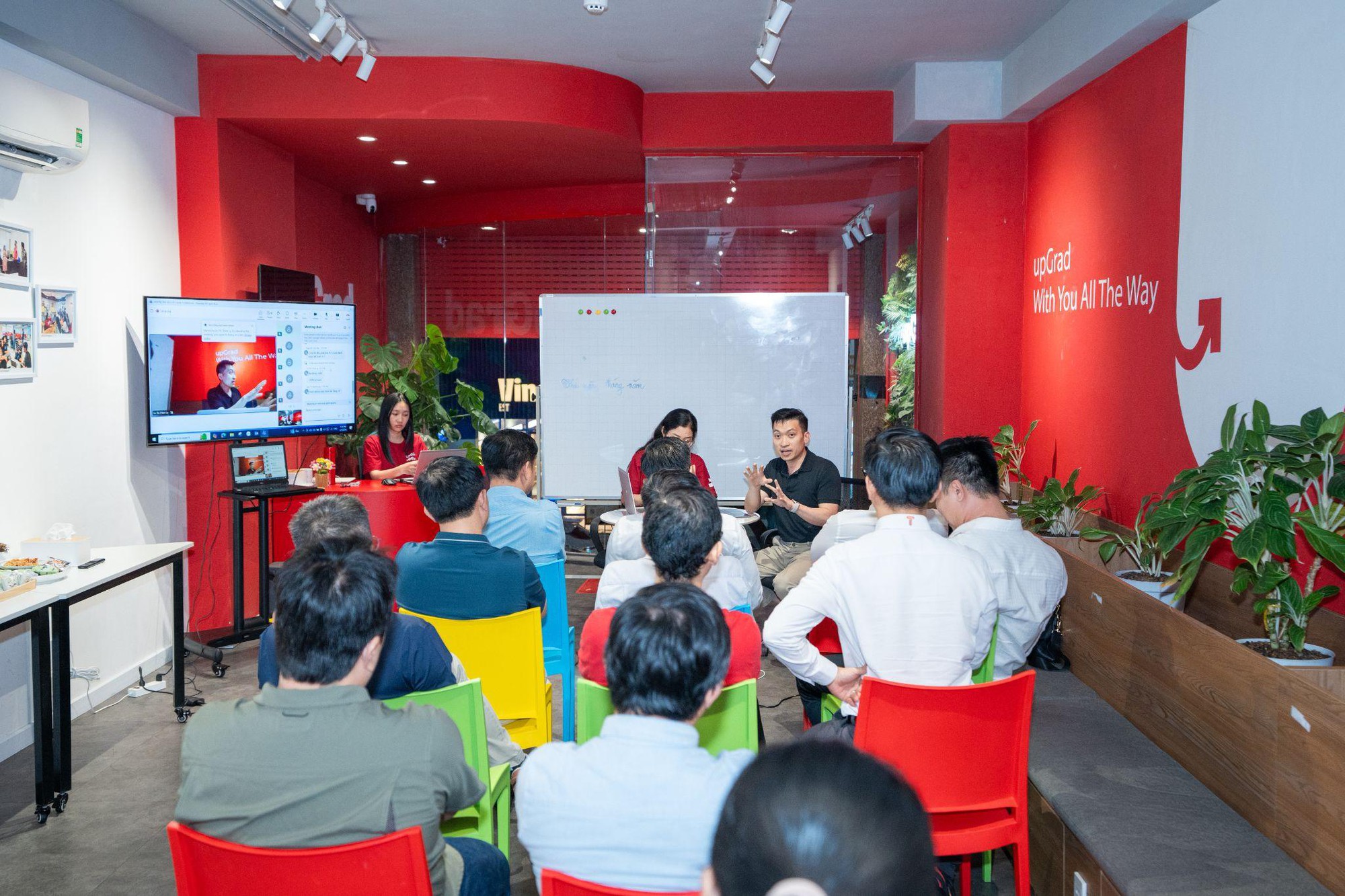 upGrad ra mắt MBA song ngữ chuyển đổi từ Golden Gate University - Ảnh 1.