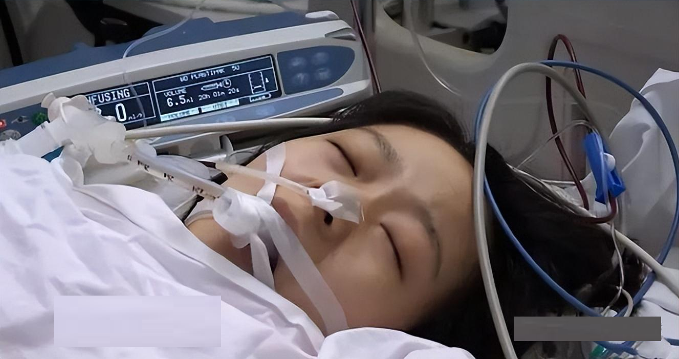 Người phụ nữ ho dai dẳng, thậm chí ho ra máu suốt 3 năm, bác sĩ phát hiện nguyên nhân từ một thói quen khi tắm- Ảnh 1.