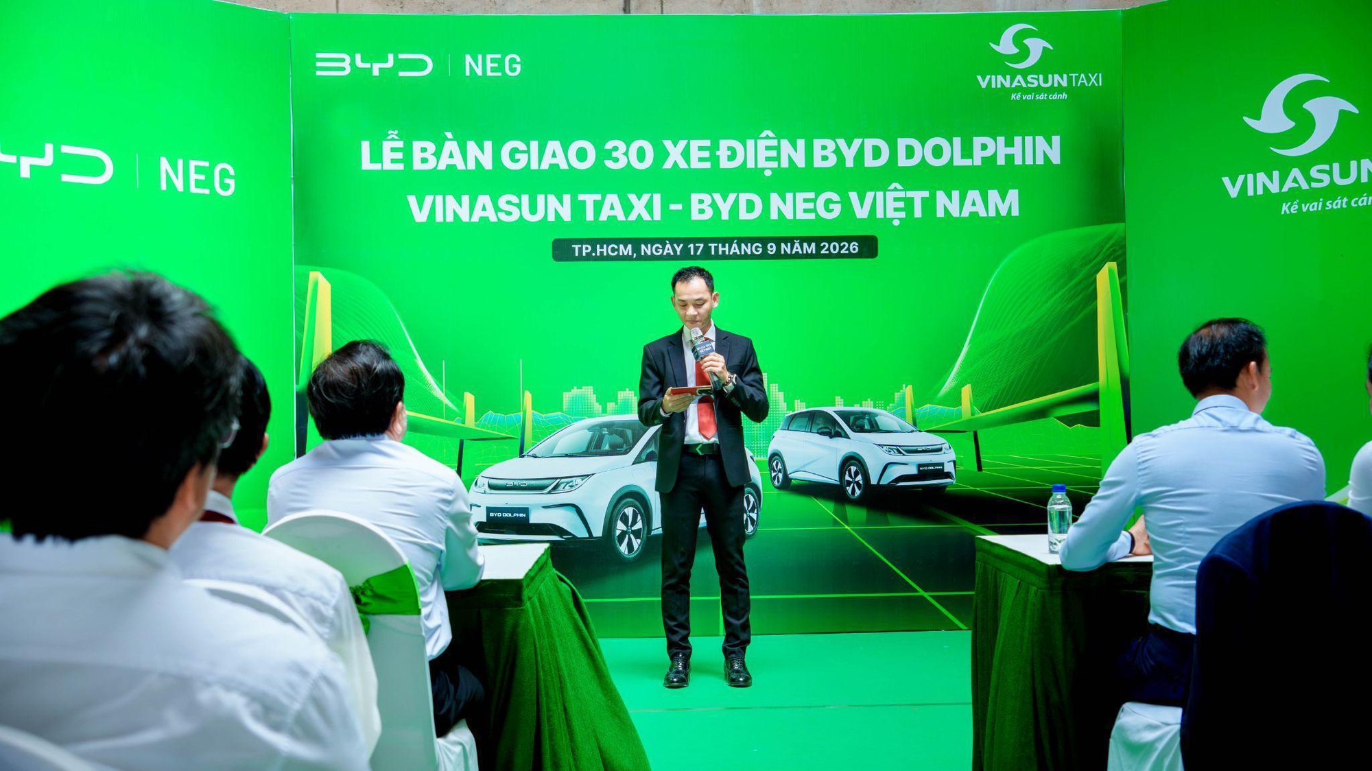 30 chiếc BYD Dolphin được BYD NEG bàn giao cho Vinasun để mở rộng đội hình xe điện - Ảnh 3.