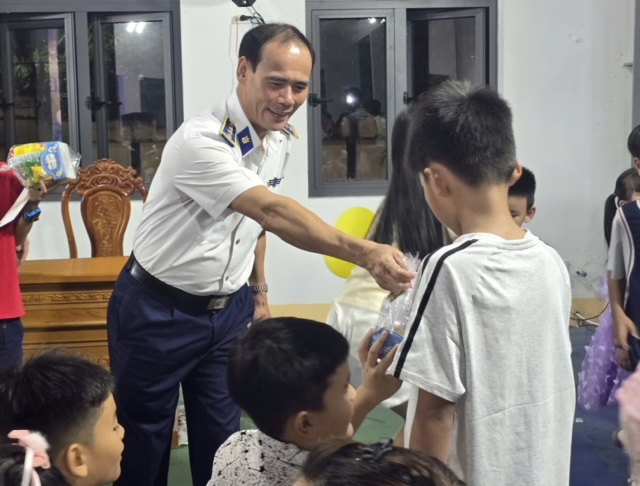 Đêm hội trăng rằm - “Trung thu Đảo Ngọc” tại Bộ Tư lệnh Vùng Cảnh sát biển 4 - Ảnh 10.