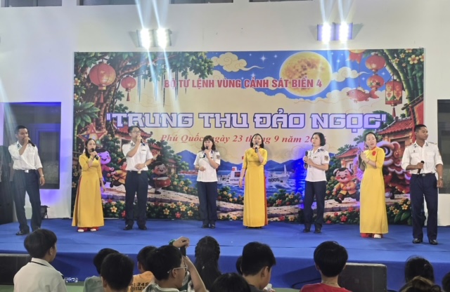Đêm hội trăng rằm - “Trung thu Đảo Ngọc” tại Bộ Tư lệnh Vùng Cảnh sát biển 4 - Ảnh 4.