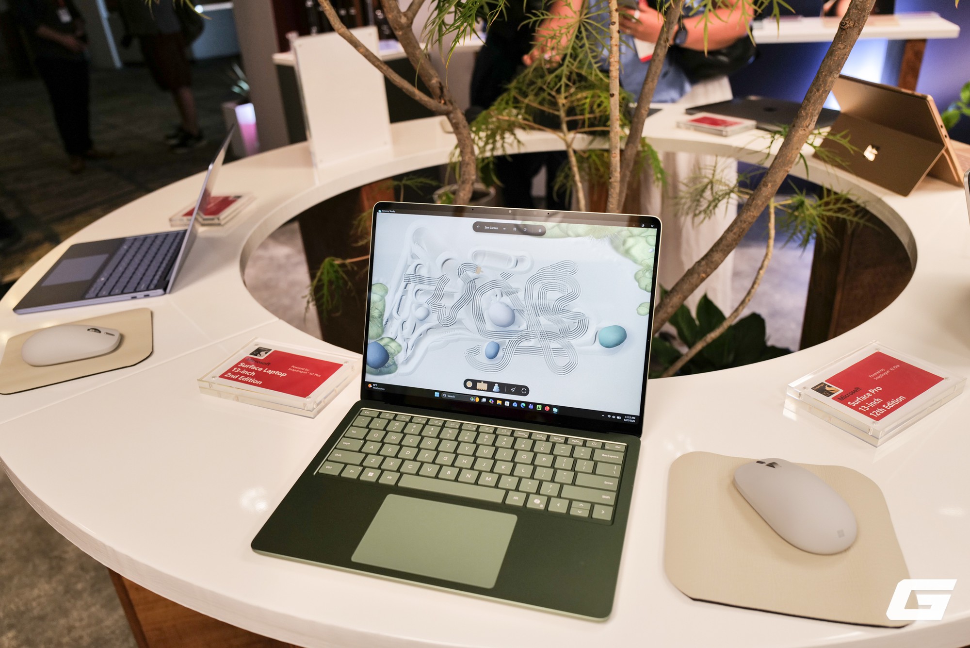 Dạo gian h&agrave;ng Microsoft tại Snapdragon Summit 2026: Giữa d&agrave;n Surface mới, đ&acirc;y mới l&agrave; t&iacute;nh năng t&ocirc;i thấy hấp dẫn nhất- Ảnh 2.