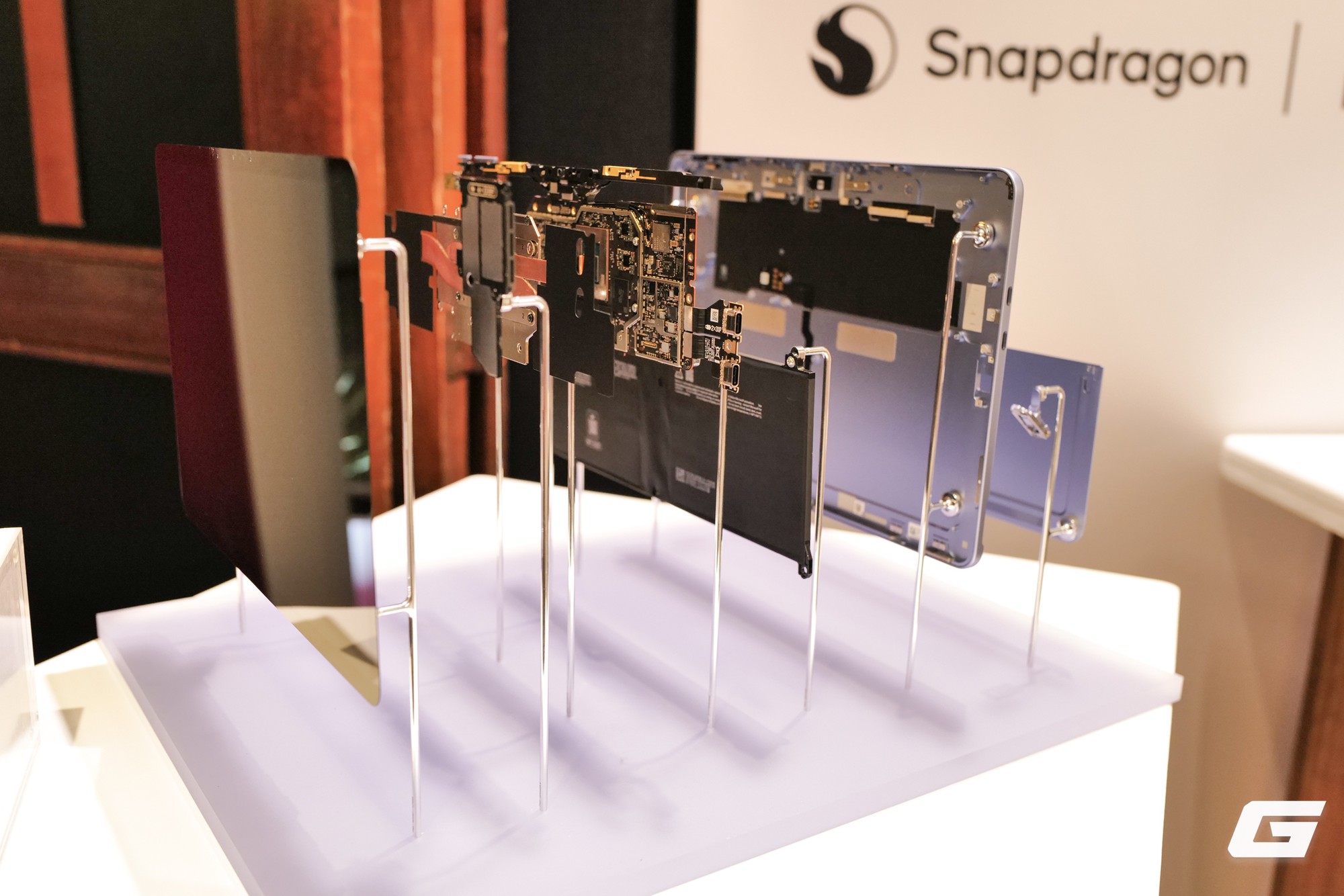Dạo gian h&agrave;ng Microsoft tại Snapdragon Summit 2026: Giữa d&agrave;n Surface mới, đ&acirc;y mới l&agrave; t&iacute;nh năng t&ocirc;i thấy hấp dẫn nhất- Ảnh 13.