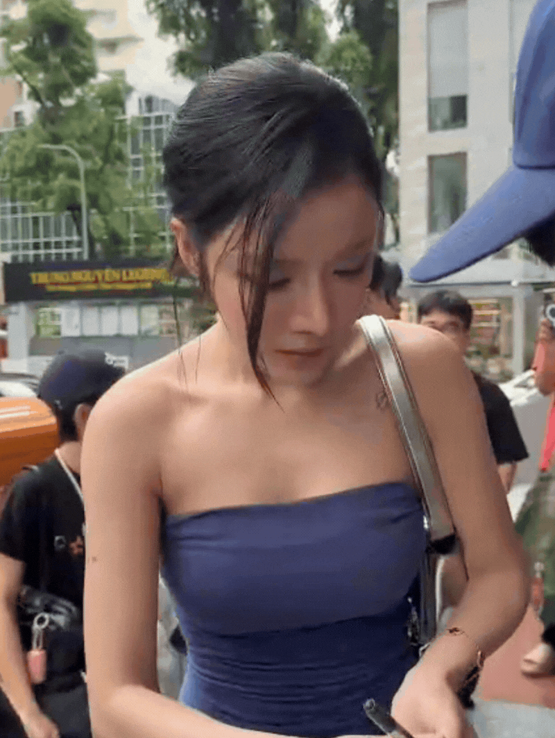 &ldquo;B&oacute;c trần&rdquo; nhan sắc mỹ nữ trăm tỷ Việt, cam thường cũng chịu thua gương mặt n&agrave;y
- Ảnh 1.