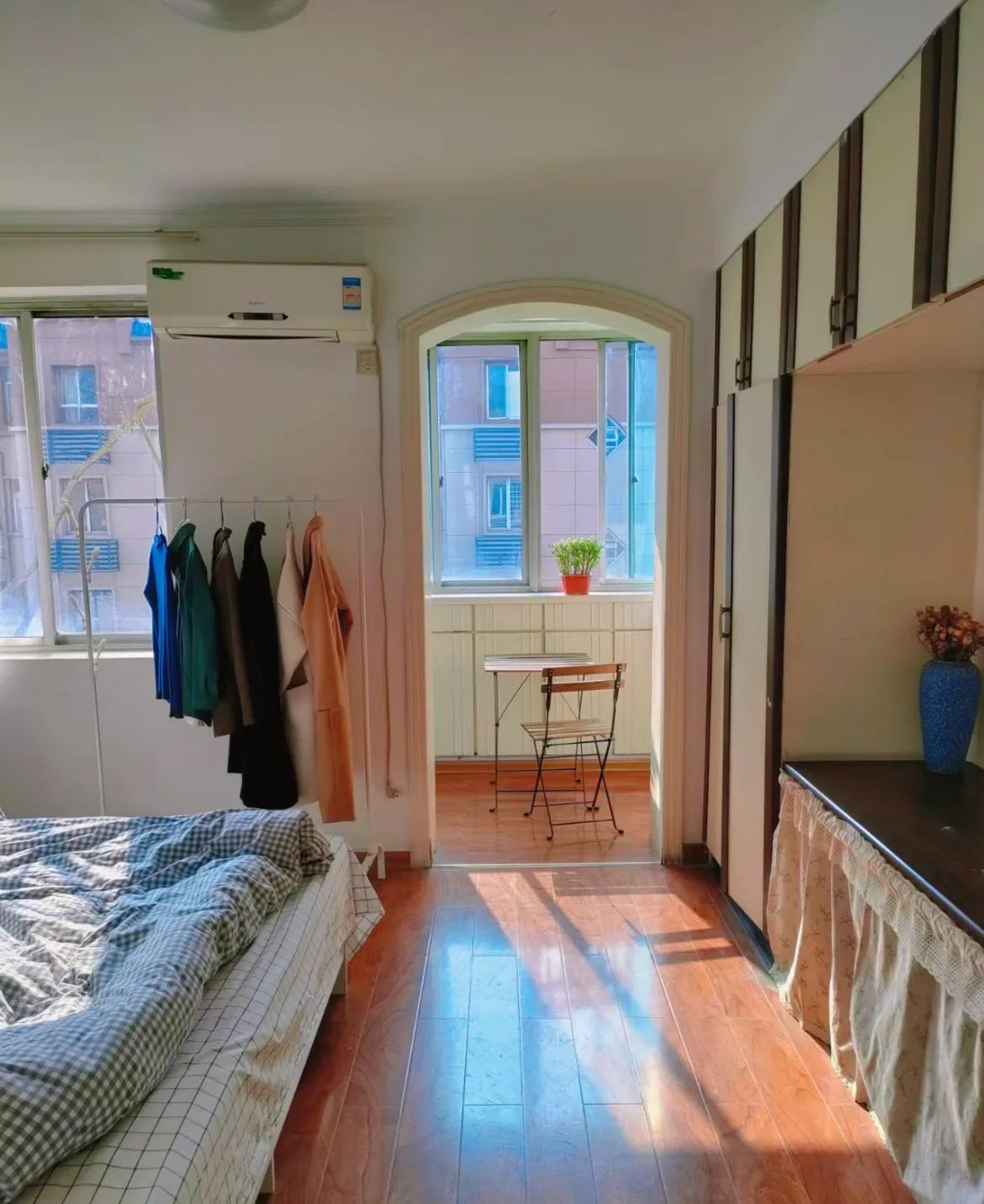30 tuổi mua căn hộ cũ 67m&sup2;, 31 tuổi bắt đầu lại sự nghiệp: C&ocirc; g&aacute;i sống một m&igrave;nh 5 năm v&agrave; biến ph&ograve;ng kh&aacute;ch th&agrave;nh nơi kh&ocirc;ng ai ngờ tới- Ảnh 5.
