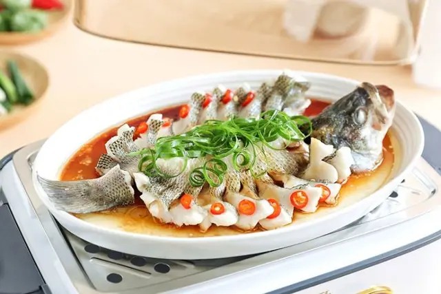 C&aacute; hấp - h&oacute;a ra l&acirc;u nay ch&uacute;ng ta vẫn chưa hấp đ&uacute;ng c&aacute;ch n&ecirc;n khiến thịt c&aacute; dai, nhạt nhẽo v&agrave; tanh nồng- Ảnh 1.