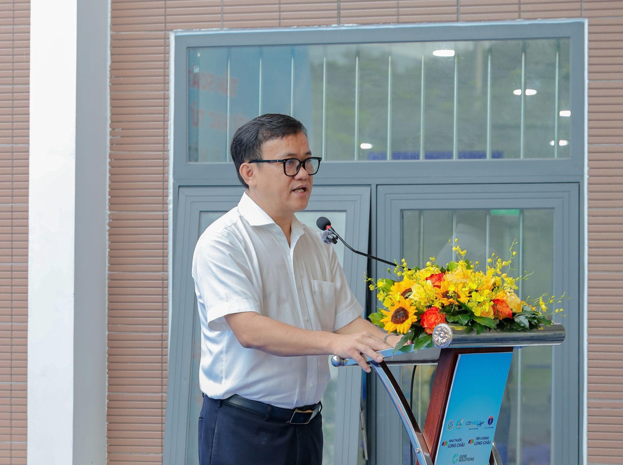 Từ đất liền vươn đến đảo xa: Long Ch&acirc;u mở rộng cơ hội tầm so&aacute;t sớm ung thư cho phụ nữ C&ocirc;n Đảo - Ảnh 1.