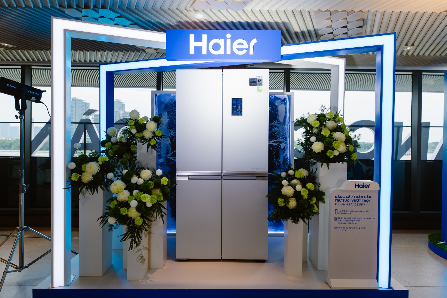 Tủ lạnh cao cấp Haier tích hợp “quầy bar” lấy đá nhuyễn chinh phục 3.000 gia đình- Ảnh 1.