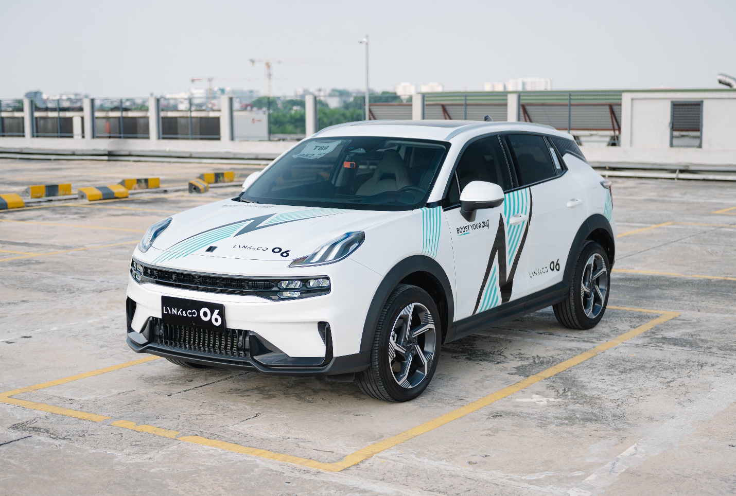 Phong c&aacute;ch bộ tem mới tạo c&aacute; t&iacute;nh cho Lynk & Co 06- Ảnh 5.
