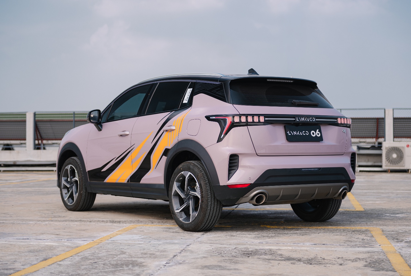 Phong c&aacute;ch bộ tem mới tạo c&aacute; t&iacute;nh cho Lynk & Co 06- Ảnh 7.