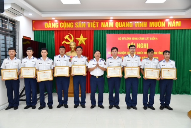 Bộ Tư lệnh V&ugrave;ng Cảnh s&aacute;t biển 4 diễn tập chiến thuật v&ograve;ng tổng hợp, bắn đạn thật tr&ecirc;n biển năm 2026 - Ảnh 3.