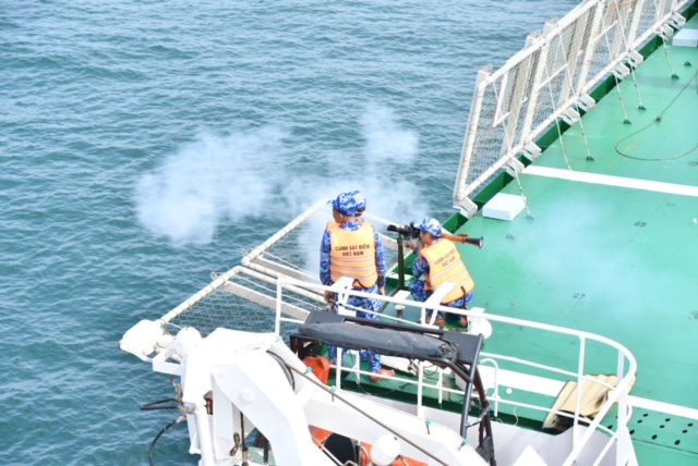 Bộ Tư lệnh V&ugrave;ng Cảnh s&aacute;t biển 4 diễn tập chiến thuật v&ograve;ng tổng hợp, bắn đạn thật tr&ecirc;n biển năm 2026 - Ảnh 5.