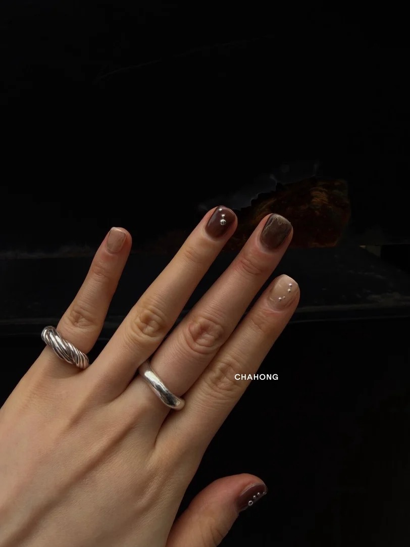 M&oacute;ng gel trong kiểu H&agrave;n: Xu hướng nail thu đ&ocirc;ng 2026 đẹp l&acirc;u, kh&ocirc;ng sợ lộ m&oacute;ng mọc - Ảnh 10.