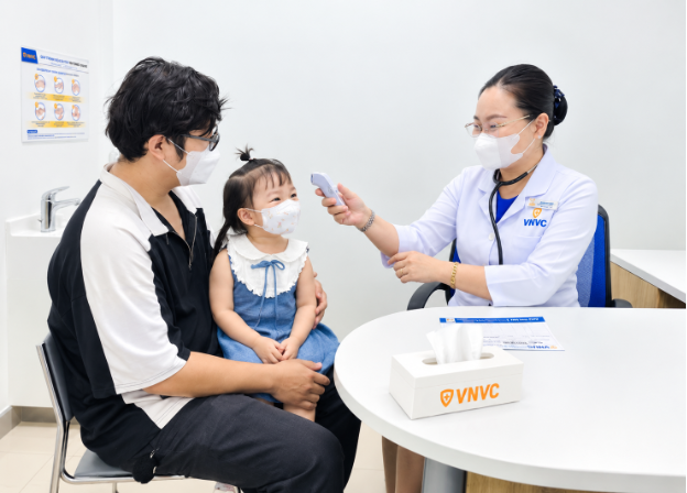 Hơn 25.000 trẻ đ&atilde; ti&ecirc;m vắc xin tay ch&acirc;n miệng tại VNVC- Ảnh 3.