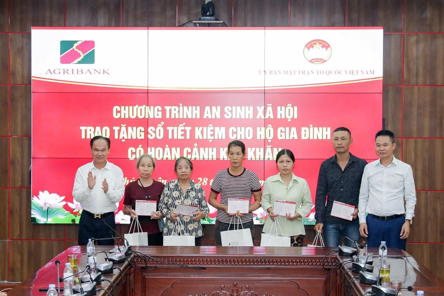 &rlm;Agribank c&ugrave;ng Đo&agrave;n đại biểu Quốc hội th&agrave;nh phố H&agrave; Nội trao 1 tỷ đồng hỗ trợ x&acirc;y dựng Nh&agrave; Đại đo&agrave;n kết&rlm; - Ảnh 3.