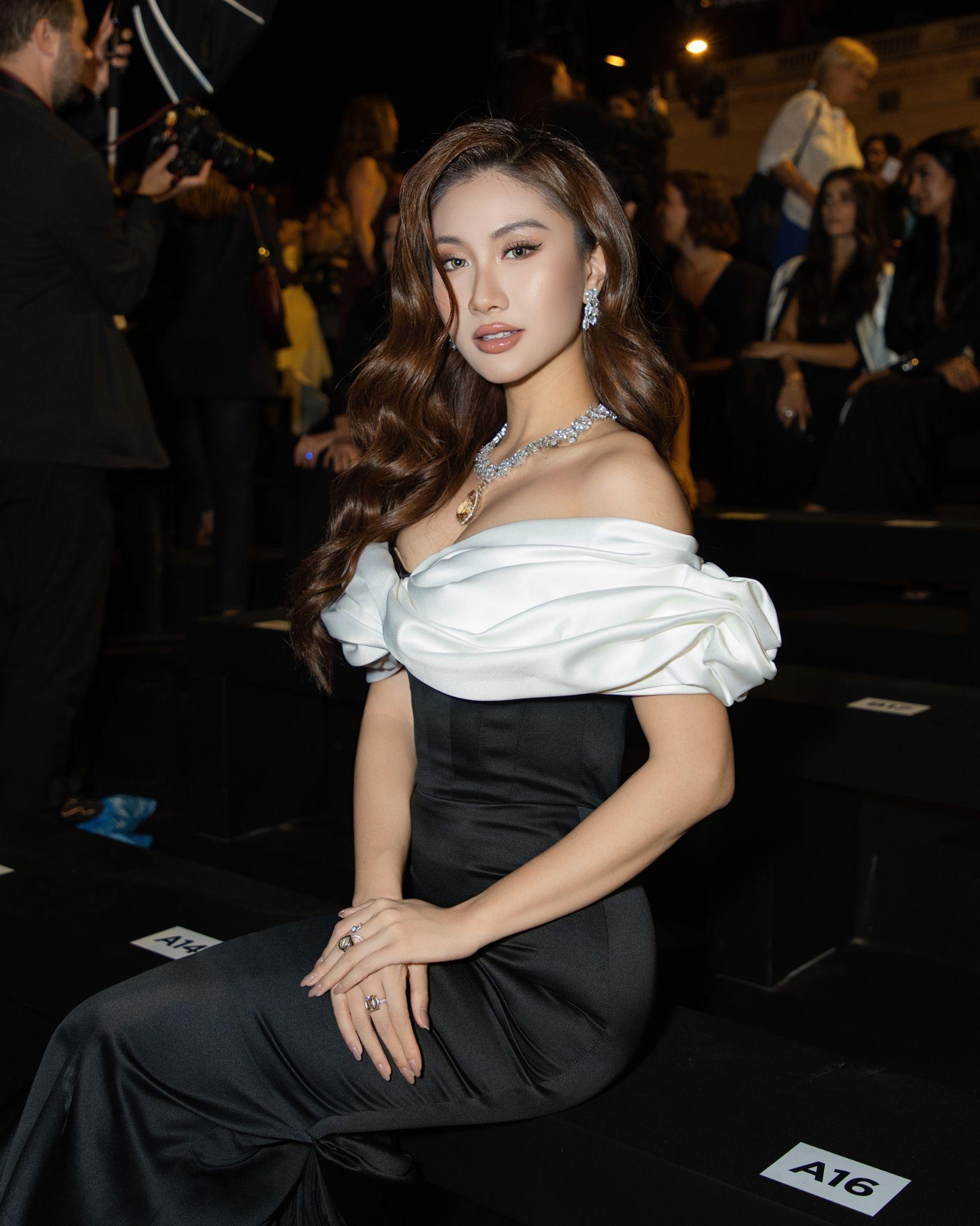 Siêu mẫu Lan Khuê cùng Hoa hậu Nguyễn Hoàng Phương Linh mang tinh thần Chính Nữ đến Le Défilé L’Oréal Paris - Ảnh 8.