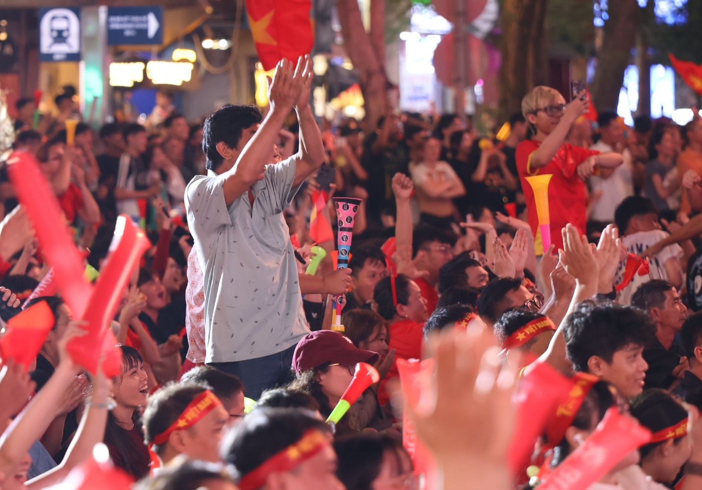 Bia Saigon cùng người hâm mộ nối dài niềm tự hào bóng đá Việt Nam - Ảnh 2.