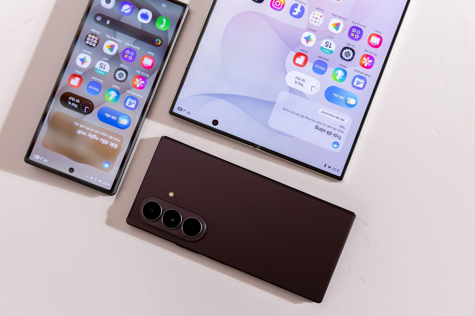 Xóa sổ balo cồng kềnh, Galaxy Z Fold8 Ultra giúp bạn vừa làm việc vừa quẩy concert cực đỉnh! - Ảnh 3.