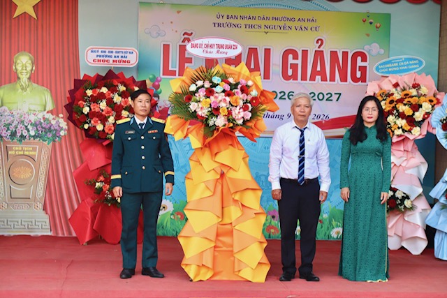 Trung đoàn PPK 224 chúc mừng các nhà trường khai giảng năm học mới - Ảnh 1.