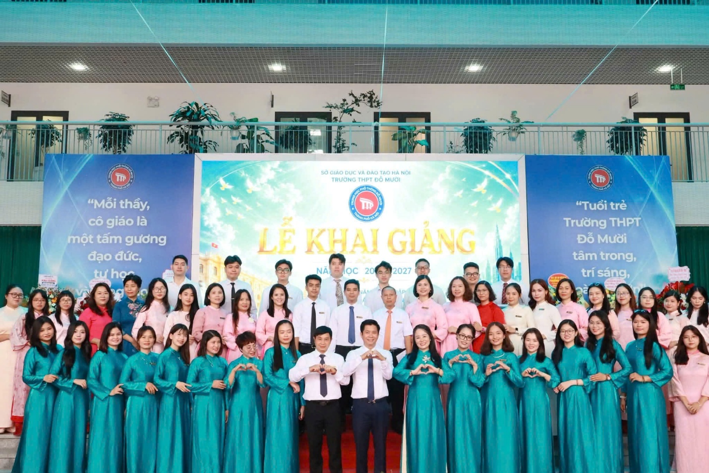 Rộn r&agrave;ng ng&agrave;y khai giảng năm học 2026&ndash;2027 tại Trường THPT Đỗ Mười - Ảnh 1.