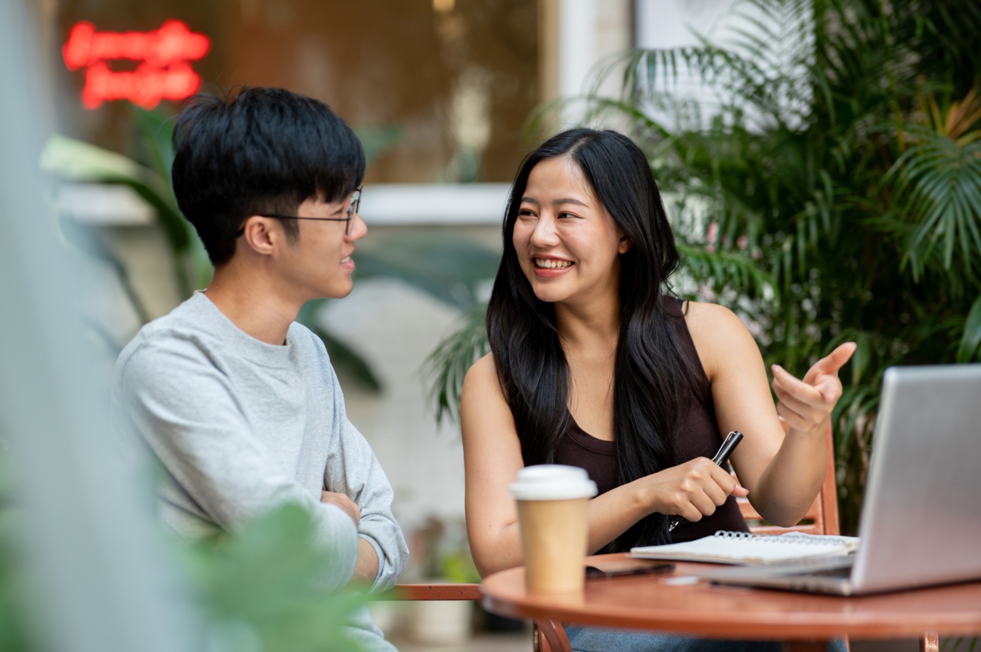 Chưa đi làm đã sợ 'vỡ mộng': Bí kíp thoát kiếp rải CV vô định cho Gen Z- Ảnh 2.