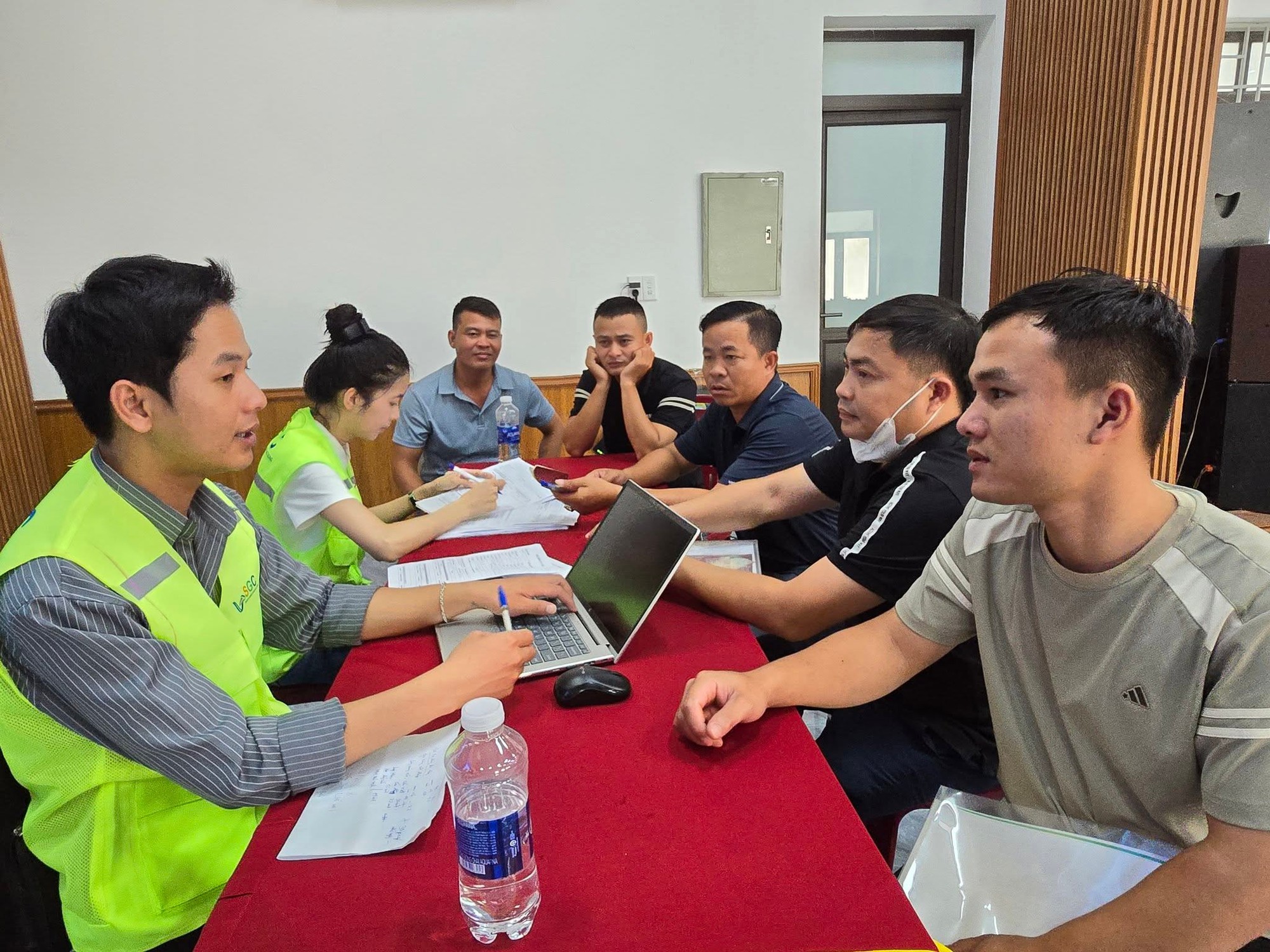 Hà Tĩnh chủ động kết nối, đưa người thất nghiệp trở lại việc làm - Ảnh 1.
