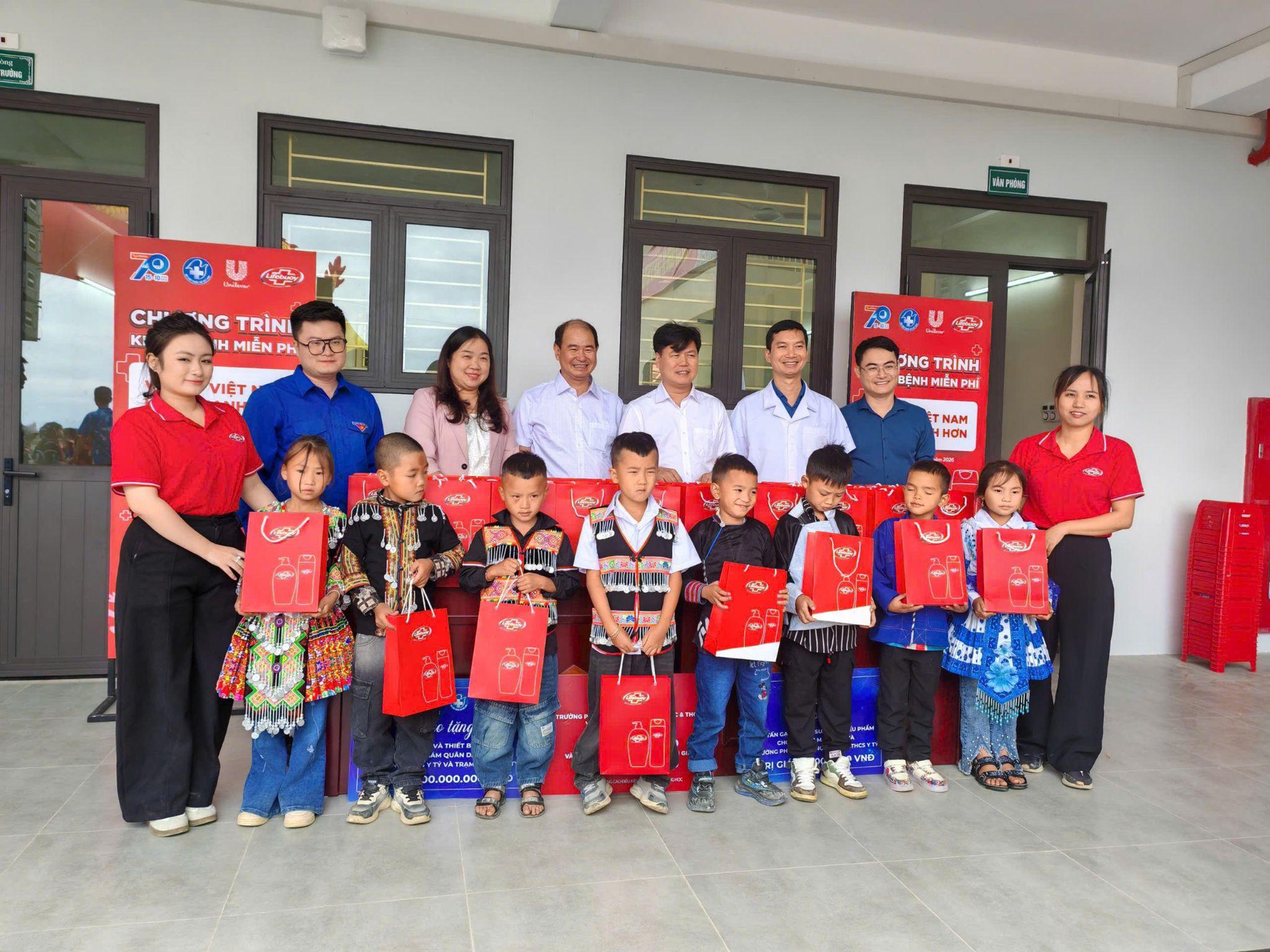 Lifebuoy đồng hành cùng trẻ em tại Lai Châu, Lào Cai, Quảng Trị trở lại trường học an toàn, sạch khỏe - Ảnh 4.