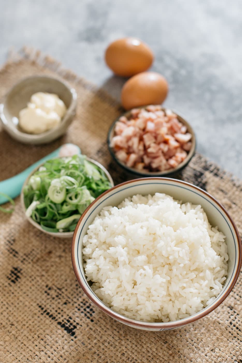 Thêm một công thức làm món cơm chiên thơm ngon lại cực nhanh cho những ngày bận bịu- Ảnh 1.