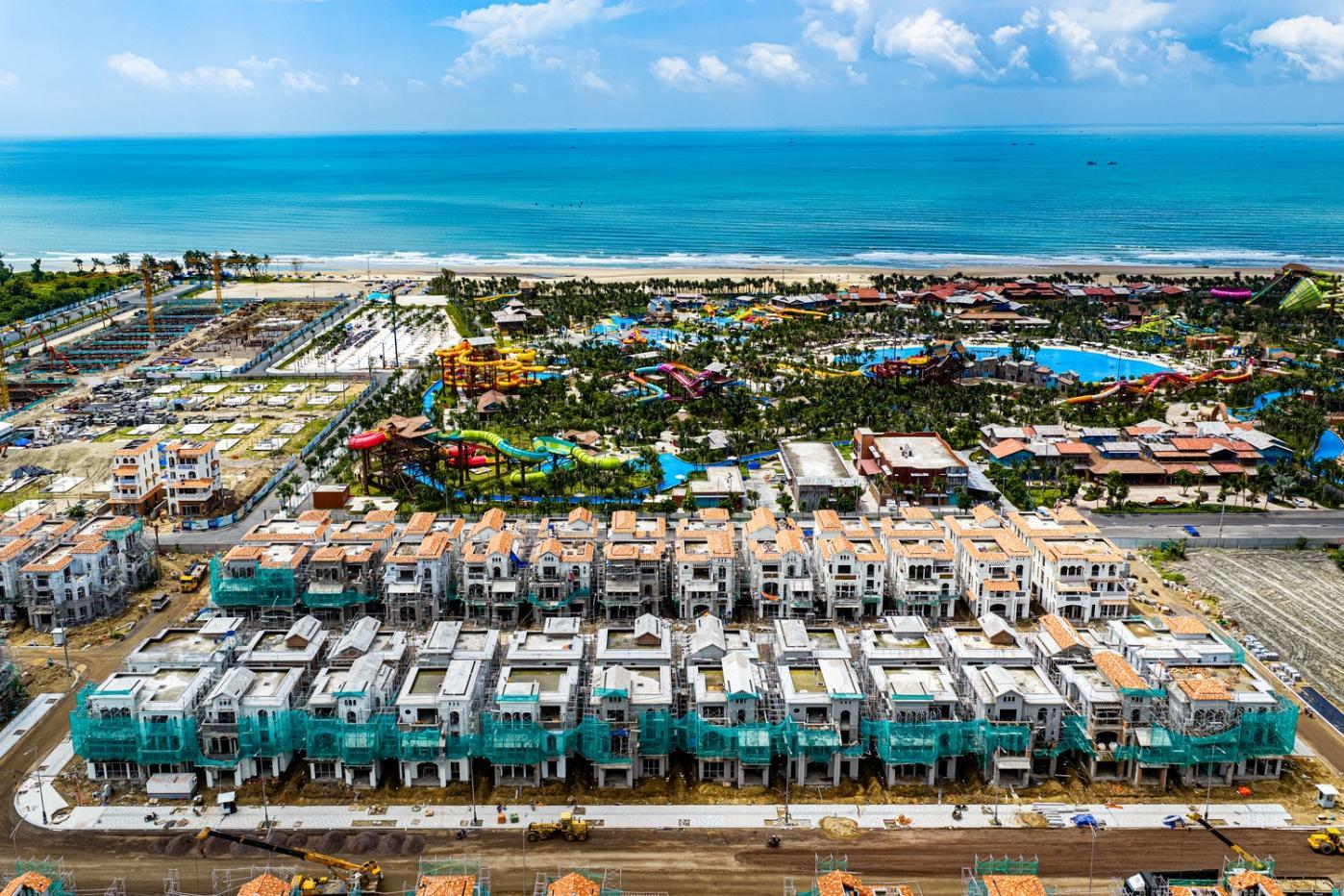 Hàng trăm căn nhà phố, biệt thự sắp hoàn thiện, Blanca City “thay da đổi thịt” sau hơn một năm - Ảnh 2.