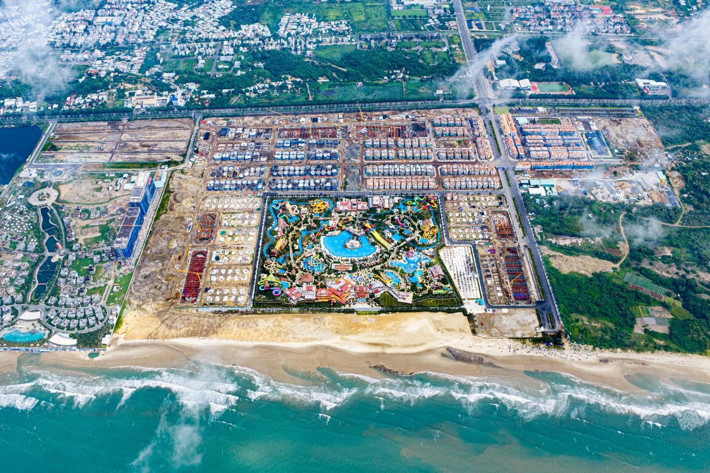 Hàng trăm căn nhà phố, biệt thự sắp hoàn thiện, Blanca City “thay da đổi thịt” sau hơn một năm - Ảnh 14.