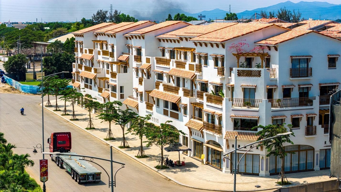 Hàng trăm căn nhà phố, biệt thự sắp hoàn thiện, Blanca City “thay da đổi thịt” sau hơn một năm - Ảnh 3.