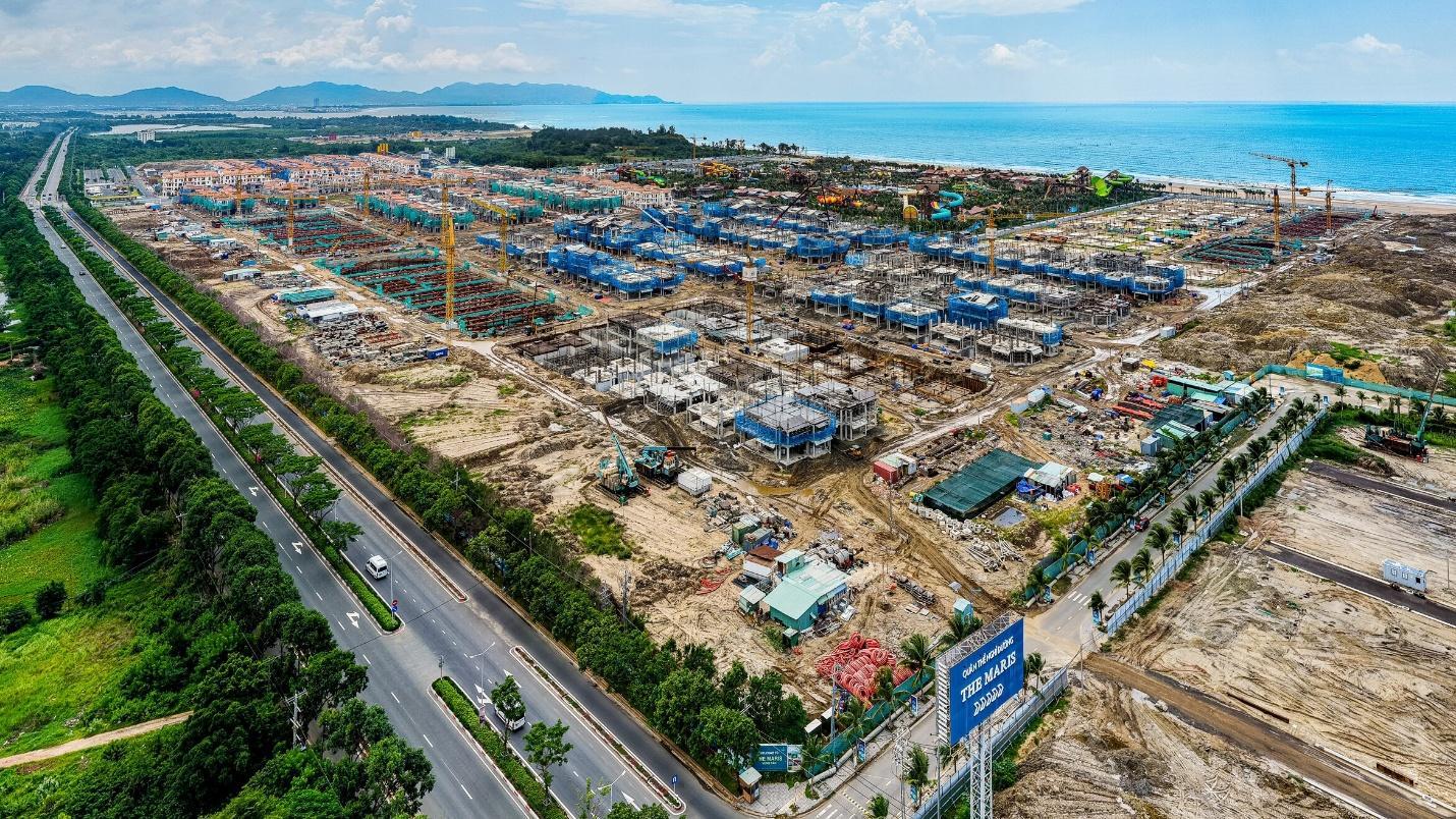 Hàng trăm căn nhà phố, biệt thự sắp hoàn thiện, Blanca City “thay da đổi thịt” sau hơn một năm - Ảnh 6.