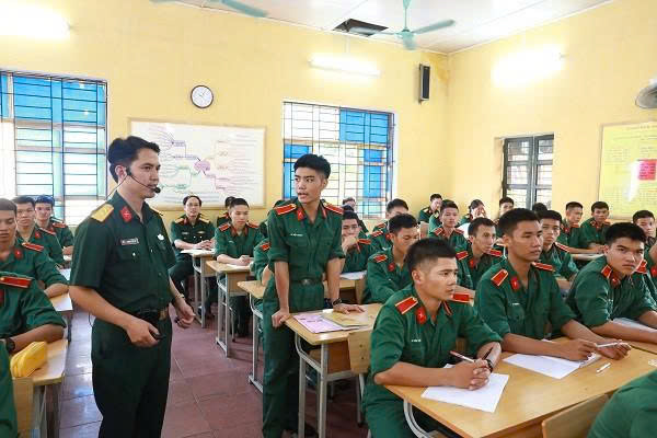 N&acirc;ng cao năng lực số của sĩ quan trẻ ở c&aacute;c nh&agrave; trường qu&acirc;n đội trong t&igrave;nh h&igrave;nh mới - Ảnh 6.