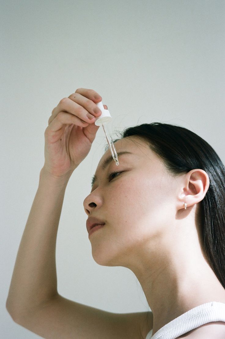 Da cứ giao m&ugrave;a l&agrave; kh&ocirc; bong tr&oacute;c, đỏ r&aacute;t: 4 ti&ecirc;u ch&iacute; chọn serum phục hồi kh&ocirc;ng n&ecirc;n bỏ qua- Ảnh 3.
