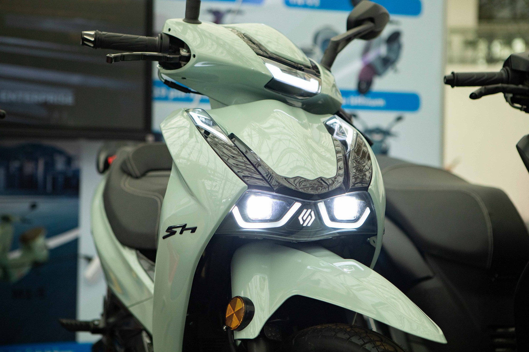 "Xe m&aacute;y điện SH" xuất hiện tại Việt Nam: Phanh ABS, kh&oacute;a NFC, pin Li-ion, gi&aacute; hơn 30 triệu - Ảnh 3.